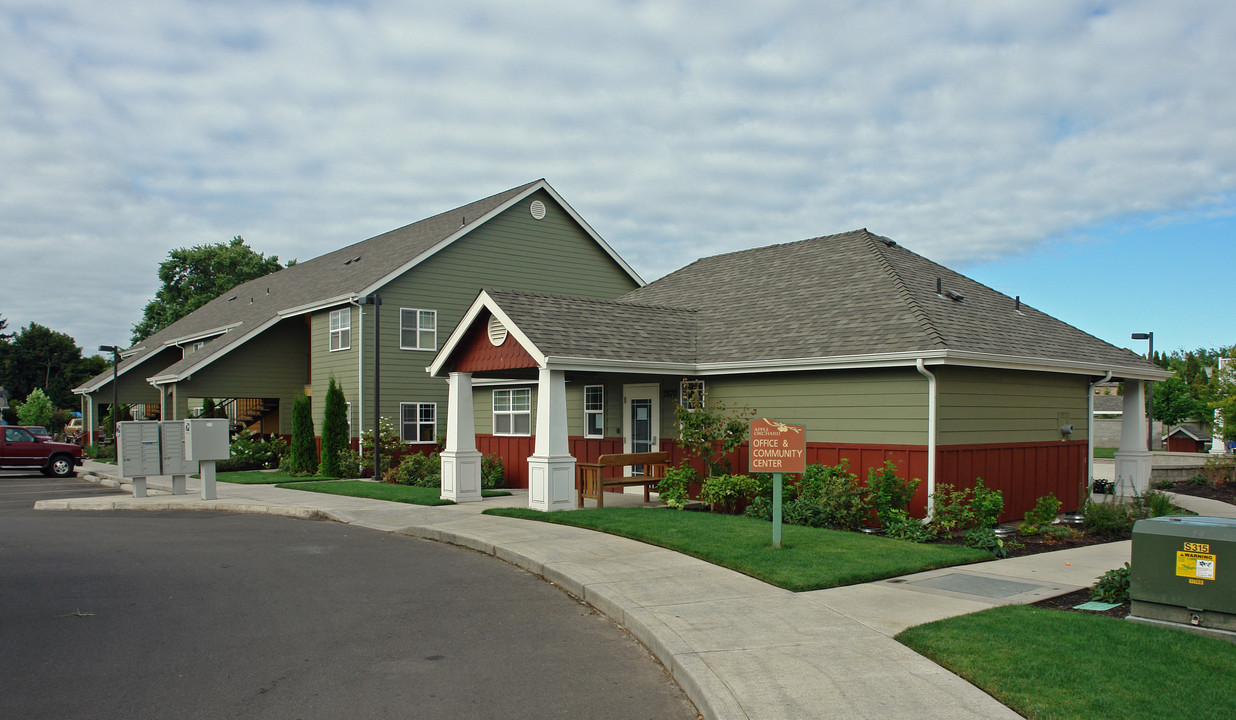 Apple Orchard in Eugene, OR - Building Photo