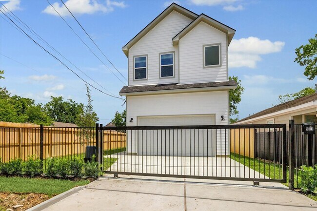 901 E 37th St in Houston, TX - Building Photo - Building Photo