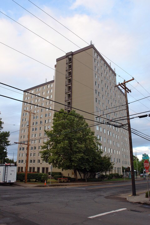 Hollywood East Apartments in Portland, OR - Building Photo