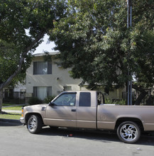 1001 S Tamarack Dr in Fullerton, CA - Building Photo - Building Photo