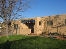 907 Rio Vista St in Santa Fe, NM - Building Photo