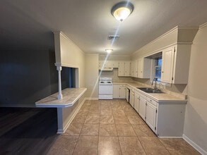 300 Belle Homme Dr in Lafayette, LA - Building Photo - Building Photo