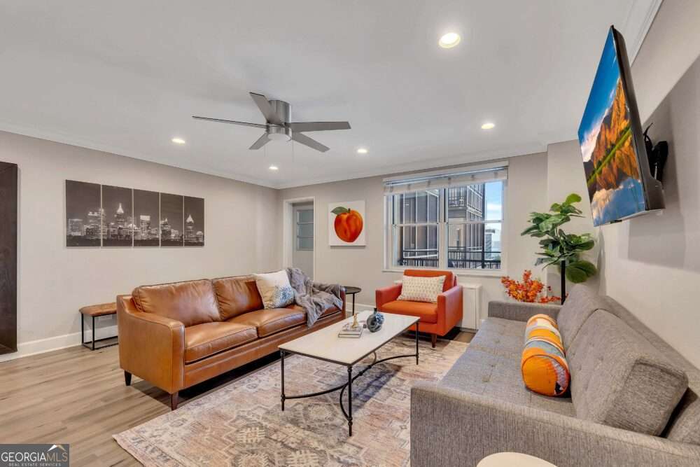 300 Peachtree St NE in Atlanta, GA - Building Photo