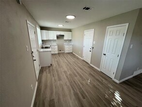 10222 Oak Gate Ln in Dallas, TX - Building Photo - Building Photo