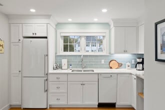5 Calebs Ln, Unit Studio Apartment in Rockport, MA - Building Photo - Building Photo