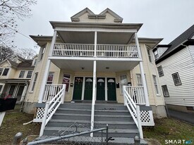 241 Lewis St in Bridgeport, CT - Building Photo