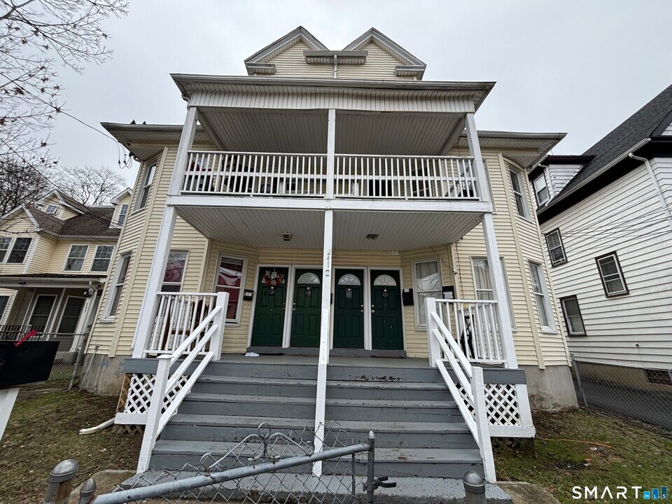 241 Lewis St in Bridgeport, CT - Building Photo