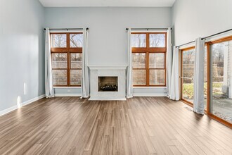 310 Spring Creek Cir in Schaumburg, IL - Building Photo - Building Photo