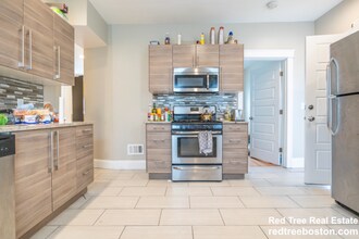 8 Roach St in Boston, MA - Building Photo - Building Photo