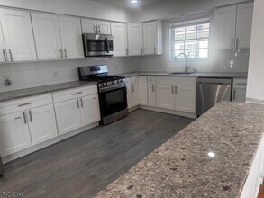 81-83-83 Hawthorne Ave, Unit 3 in Newark, NJ - Building Photo - Building Photo