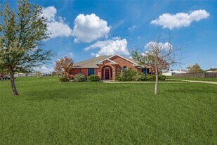640 Lake Shadow Dr in Lavon, TX - Building Photo