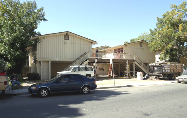 Woodland Park Apartments in East Palo Alto, CA - Building Photo - Building Photo