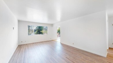 3430 Laguna Ave, Unit B in Oakland, CA - Foto de edificio - Building Photo