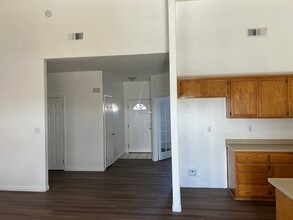 608 Isla Bonita St in Bakersfield, CA - Building Photo - Building Photo