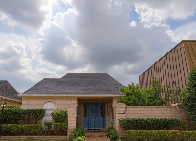 property at 627 Chadbourne Ct