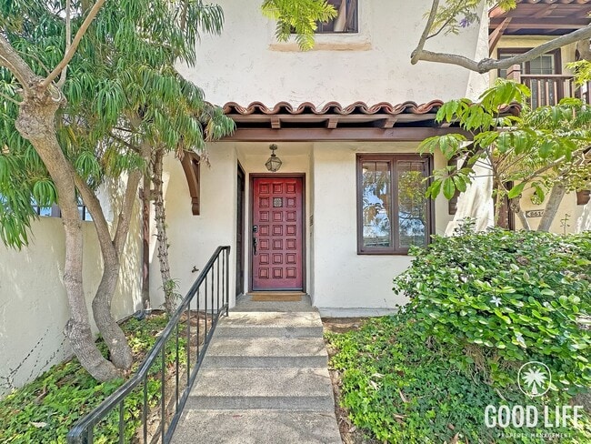 8614 Villa La Jolla Dr in San Diego, CA - Building Photo - Building Photo