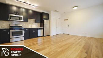 2211 W Eastwood Ave, Unit 3 Apartments