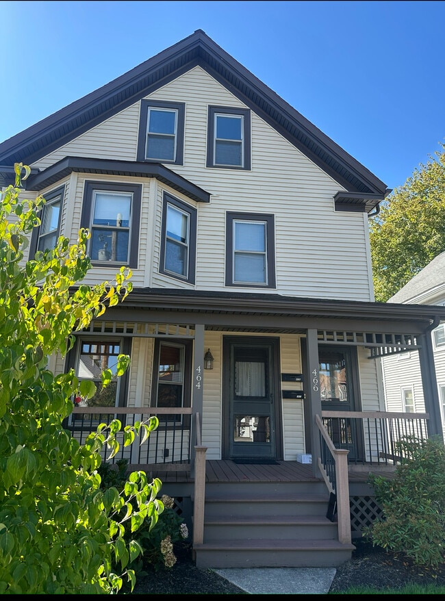 464 Main St, Unit 464 1 Floor in Bridgewater, MA - Building Photo - Building Photo