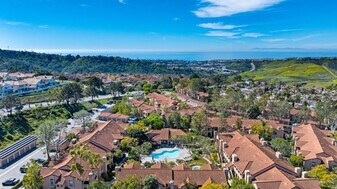 1046 Calle Del Cerro, Unit 424 in San Clemente, CA - Building Photo