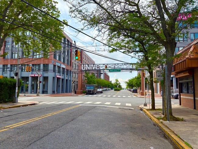 404 Stegman Pkwy in Jersey City, NJ - Building Photo - Building Photo