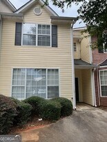2395 Brianna Dr in Hampton, GA - Building Photo