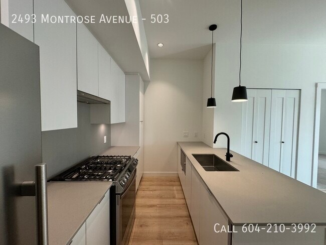 2493 Montrose Ave in Abbotsford, BC - Building Photo - Building Photo