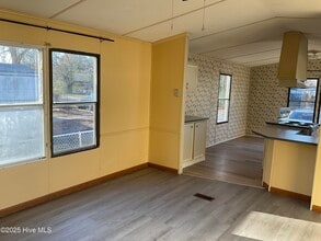 424 Daly St in Piney Green, NC - Foto de edificio - Building Photo