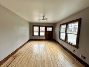801 Melrose Ave in Iowa City, IA - Building Photo - Building Photo