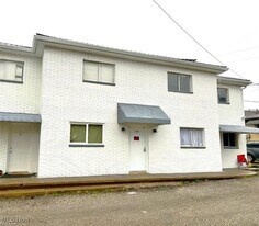 1120 Main St in Follansbee, WV - Building Photo