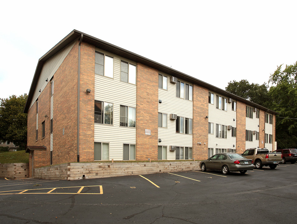 Campus Ridge in St. Cloud, MN - Building Photo