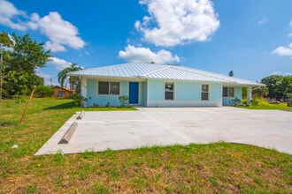 1106 Avenue E in Fort Pierce, FL - Building Photo - Building Photo