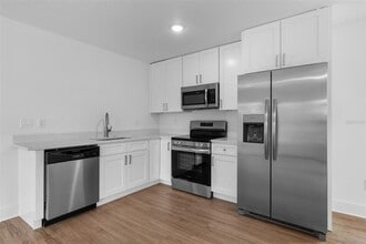 5051 43rd St S in St. Petersburg, FL - Building Photo - Building Photo