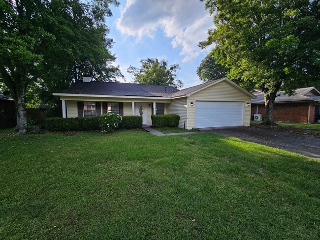 property at 114 Longleaf Cir