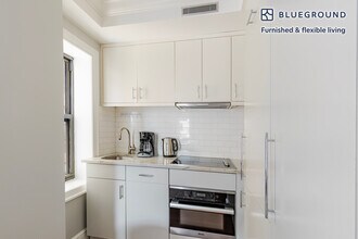 240 W 73rd St in New York, NY - Building Photo - Building Photo