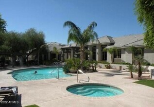 5345 E Van Buren St in Phoenix, AZ - Building Photo - Building Photo