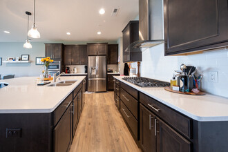 725 Wildflower Ln in Chanhassen, MN - Building Photo - Building Photo