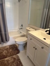 19501 E Country Club Dr in Miami, FL - Building Photo - Building Photo