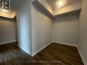 430-2430 Square One Dr in Mississauga, ON - Building Photo - Building Photo