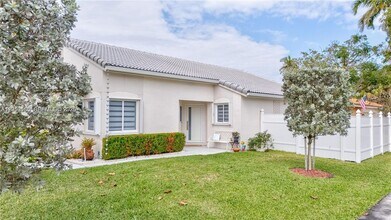 17851 NW 19th St in Pembroke Pines, FL - Building Photo - Building Photo