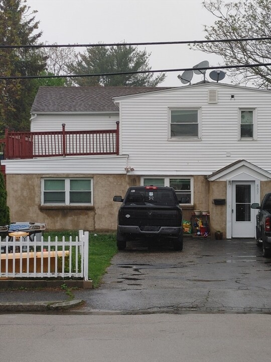807 Franklin St in Worcester, MA - Building Photo