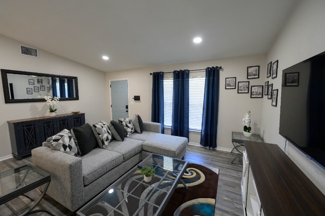 1917 Wolford Rd in Clearwater, FL - Building Photo - Building Photo