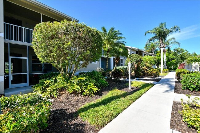 5330 Hyland Hills Ave in Sarasota, FL - Building Photo - Building Photo