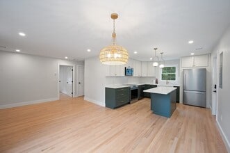 19 Whitehorse Rd in Hingham, MA - Building Photo - Building Photo