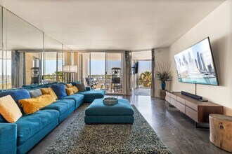 4267 Marina City Dr, Unit 308 in Marina Del Rey, CA - Foto de edificio - Building Photo