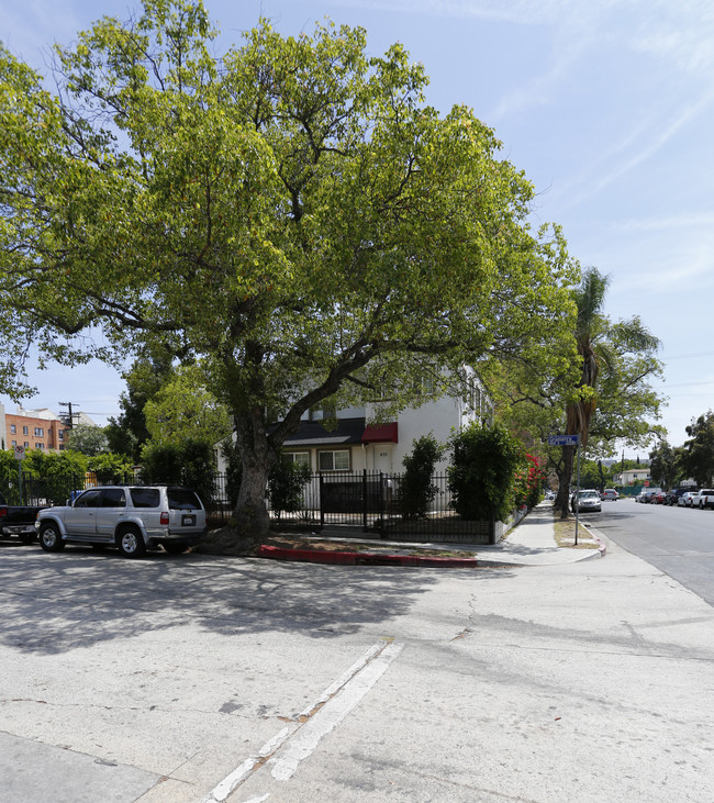 870 S Gramercy Dr in Los Angeles, CA - Foto de edificio - Building Photo