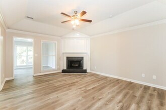 1001 Crown Corners Dr in Mcdonough, GA - Foto de edificio - Building Photo