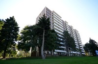 3875 Sheppard Ave in Toronto, ON - Building Photo - Building Photo