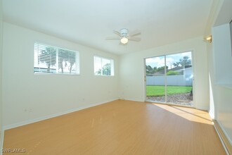 1262 11th St N in Naples, FL - Building Photo - Building Photo