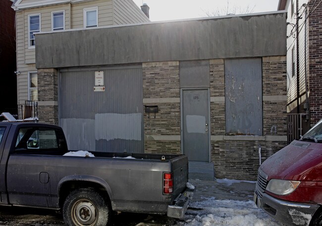 175 Clendenny Ave in Jersey City, NJ - Foto de edificio - Building Photo