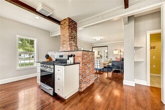 801 NW C St in Bentonville, AR - Building Photo - Building Photo